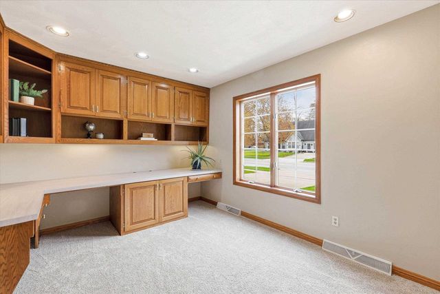 1138 E CAPITOL DRIVE, Appleton, WI 54911