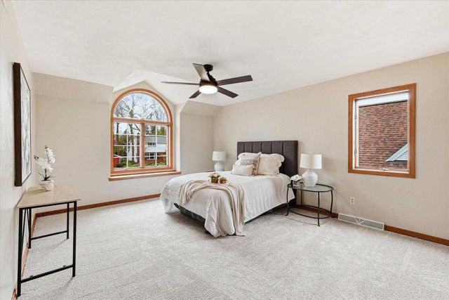 1138 E CAPITOL DRIVE, Appleton, WI 54911