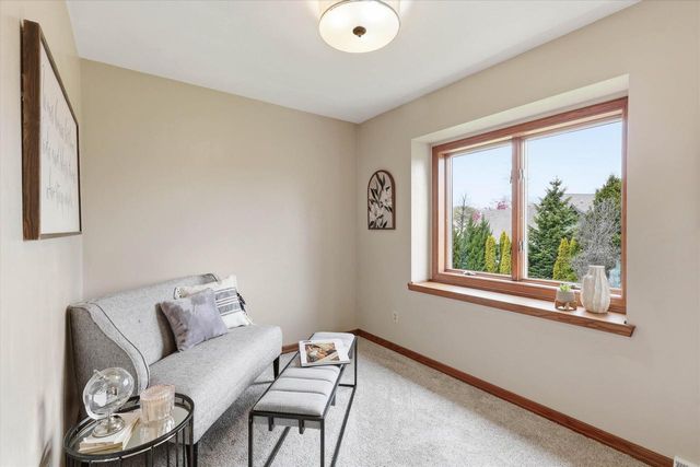 1138 E CAPITOL DRIVE, Appleton, WI 54911
