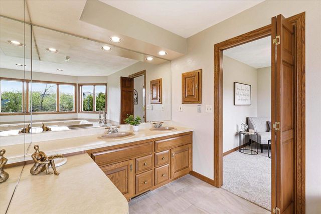 1138 E CAPITOL DRIVE, Appleton, WI 54911