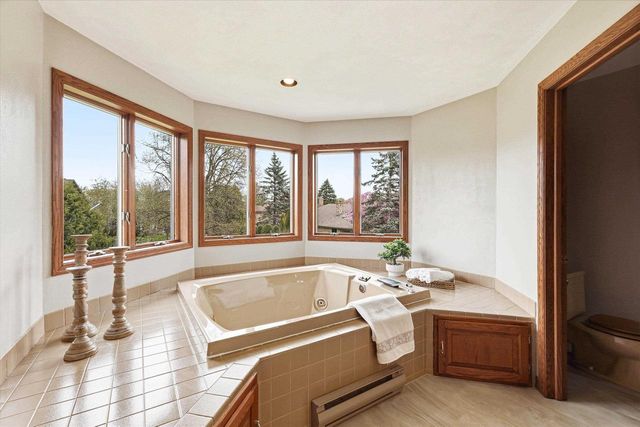 1138 E CAPITOL DRIVE, Appleton, WI 54911