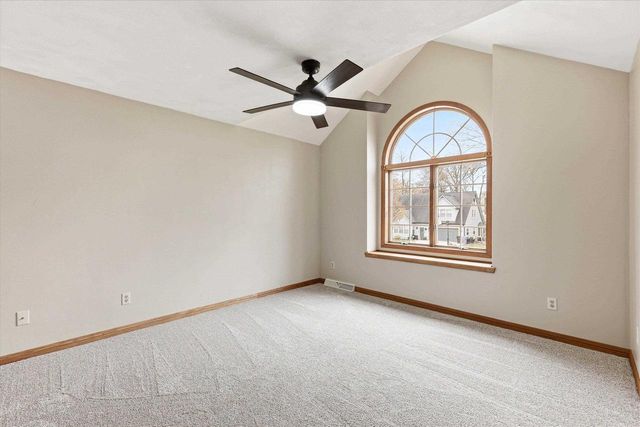 1138 E CAPITOL DRIVE, Appleton, WI 54911