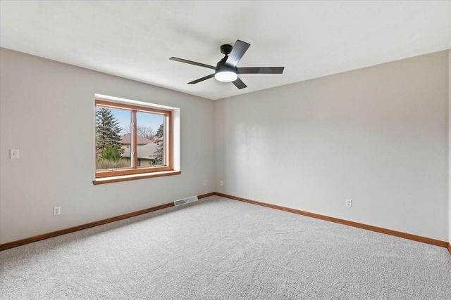 1138 E CAPITOL DRIVE, Appleton, WI 54911