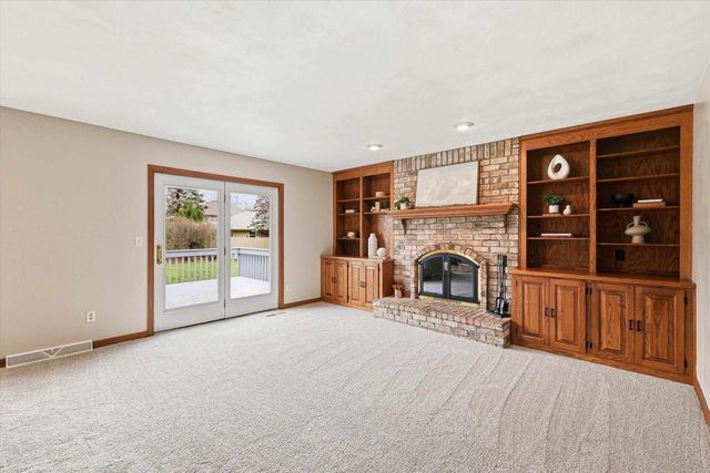 1138 E CAPITOL DRIVE, Appleton, WI 54911