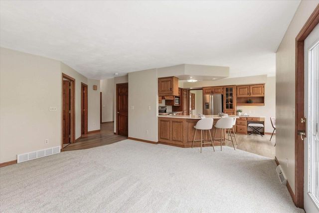 1138 E CAPITOL DRIVE, Appleton, WI 54911