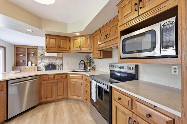 1138 E CAPITOL DRIVE, Appleton, WI 54911
