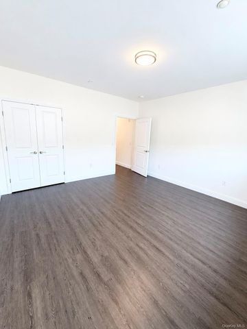 1046 New York Avenue 6, Huntington Station, NY 11746