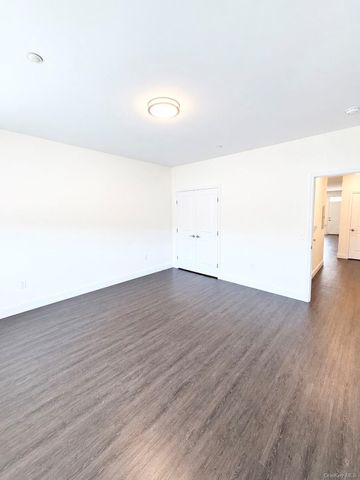 1046 New York Avenue 6, Huntington Station, NY 11746