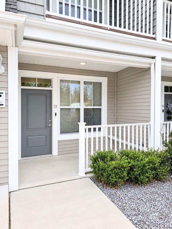 1046 New York Avenue 6, Huntington Station, NY 11746