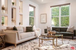 3496 Redwood Avenue, Los Angeles, CA 90066