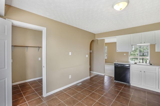 5882 Abernathy Lane, 5882F, Columbus, OH 43232