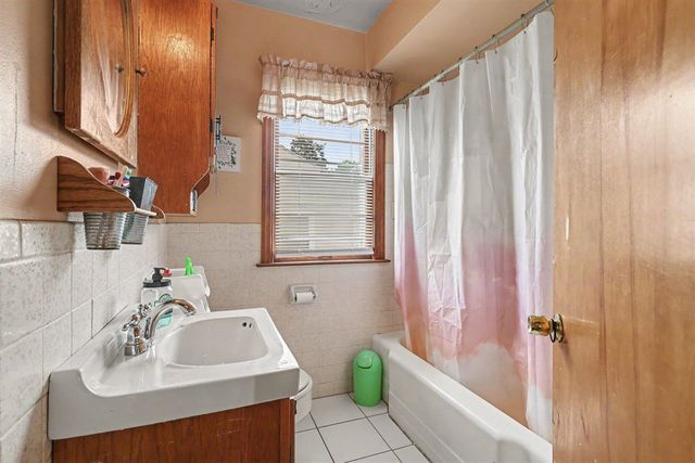2121 Collingwood Avenue, Wyoming, MI 49519