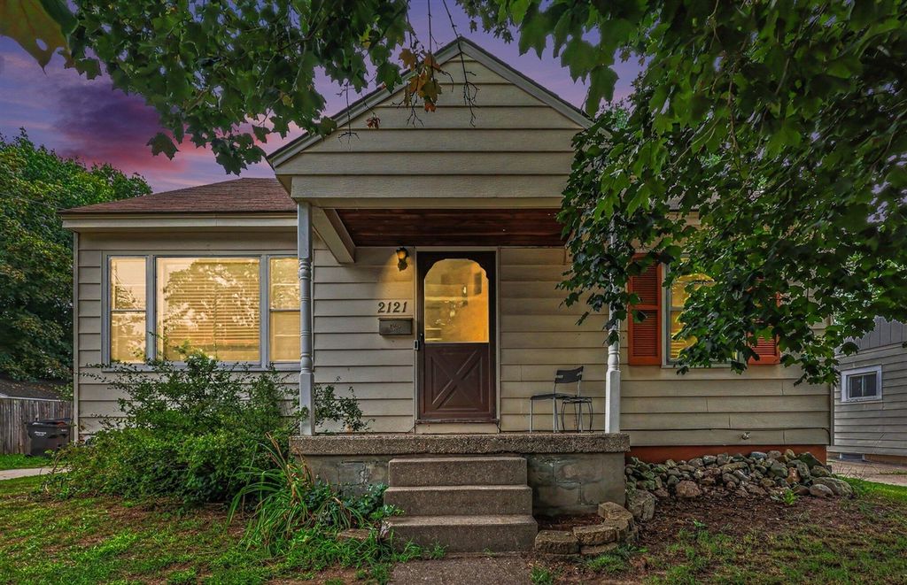 2121 Collingwood Avenue, Wyoming, MI 49519