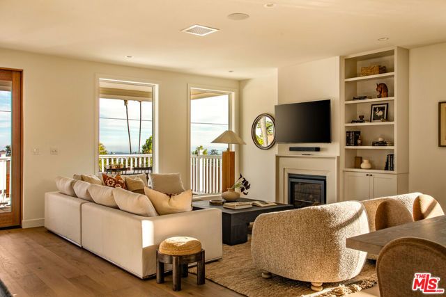 924 E Poppyfields Drive, Altadena, CA 91001