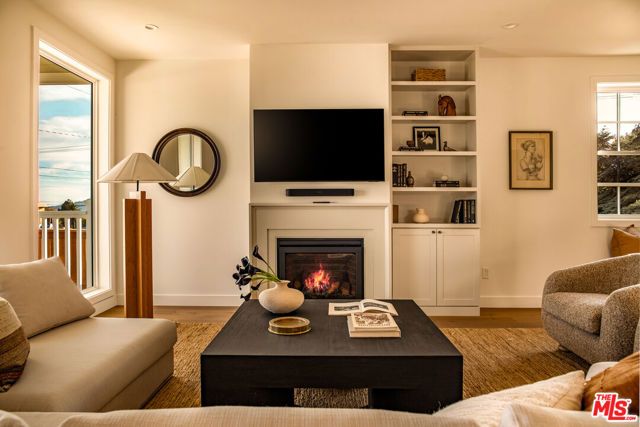 924 E Poppyfields Drive, Altadena, CA 91001