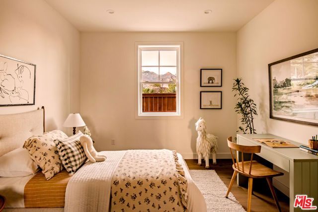 924 E Poppyfields Drive, Altadena, CA 91001