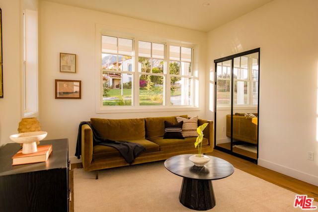 924 E Poppyfields Drive, Altadena, CA 91001