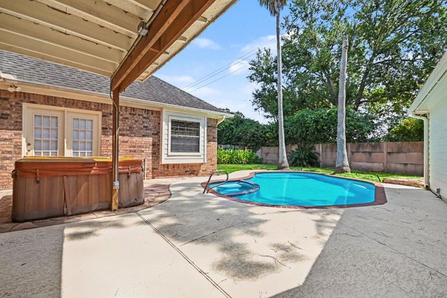 15814 Lake Lodge Drive, Houston, TX 77062