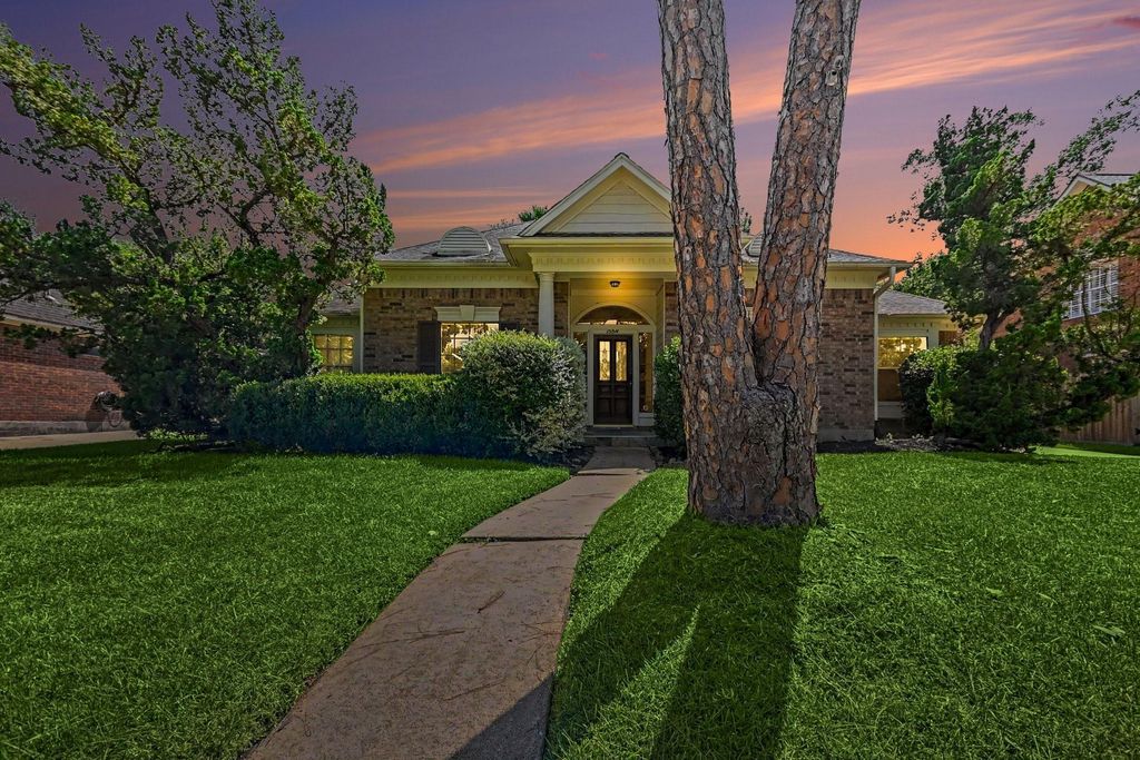 15814 Lake Lodge Drive, Houston, TX 77062
