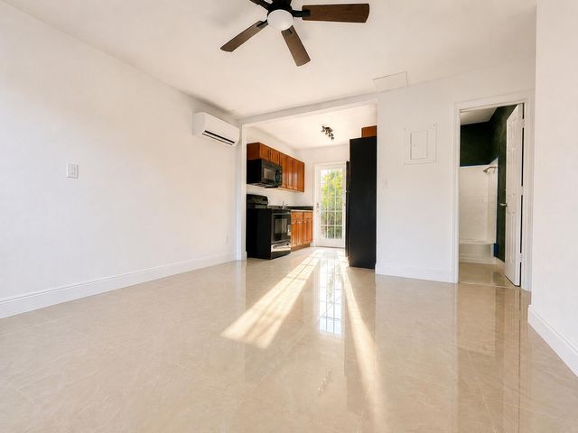5264 NE 20TH Avenue, Pompano Beach, FL 33064