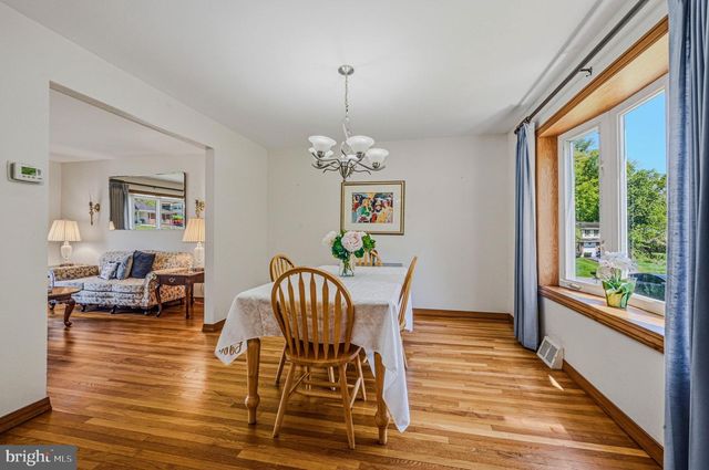 13 CHAPEL HILL DR, Newark, DE 19711