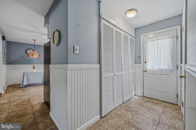 13 CHAPEL HILL DR, Newark, DE 19711