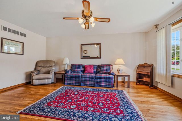 13 CHAPEL HILL DR, Newark, DE 19711