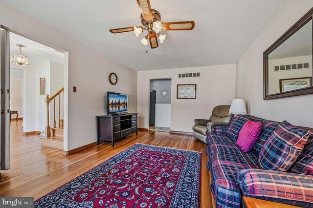 13 CHAPEL HILL DR, Newark, DE 19711