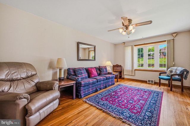 13 CHAPEL HILL DR, Newark, DE 19711