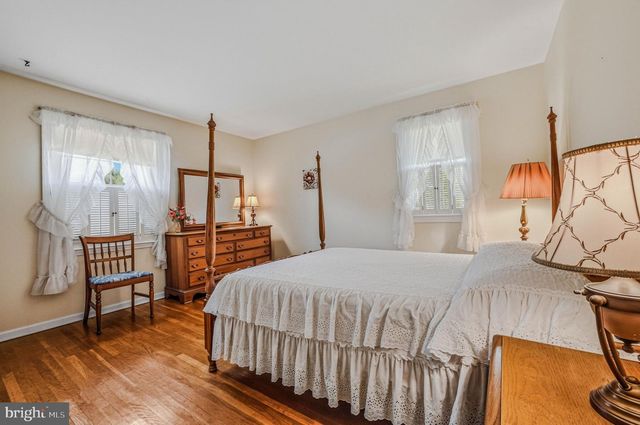 13 CHAPEL HILL DR, Newark, DE 19711