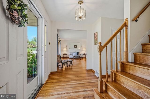 13 CHAPEL HILL DR, Newark, DE 19711