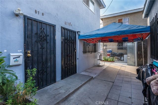 6118 S Main, Los Angeles, CA 90003