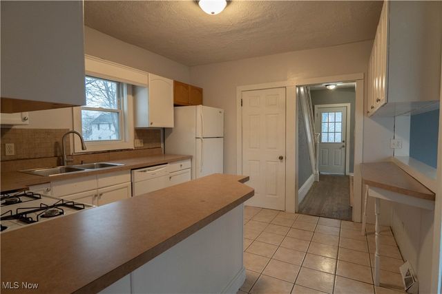 402 Hall Avenue, Barberton, OH 44203