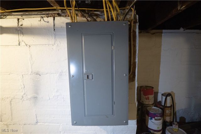 402 Hall Avenue, Barberton, OH 44203