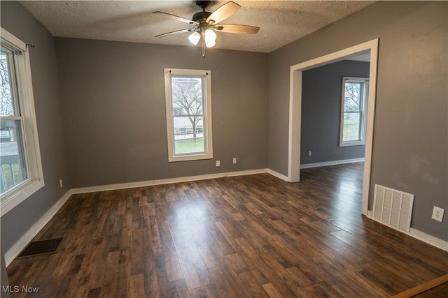 402 Hall Avenue, Barberton, OH 44203