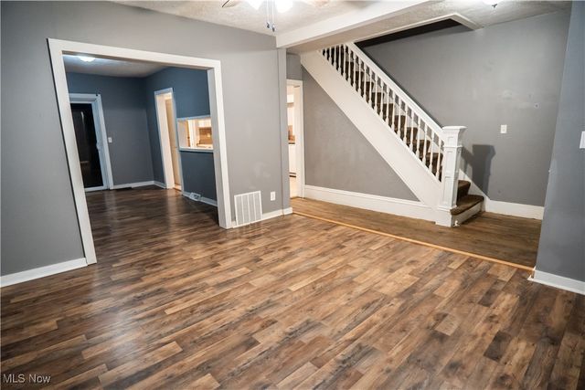 402 Hall Avenue, Barberton, OH 44203