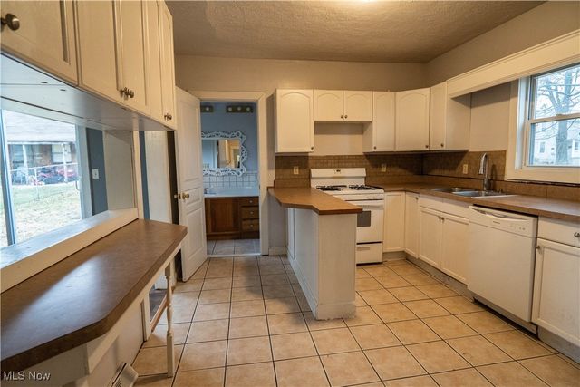 402 Hall Avenue, Barberton, OH 44203