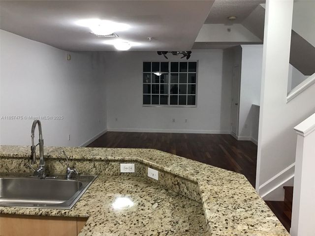 2821 NE 185th St 408, Aventura, FL 33180