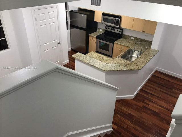 2821 NE 185th St 408, Aventura, FL 33180