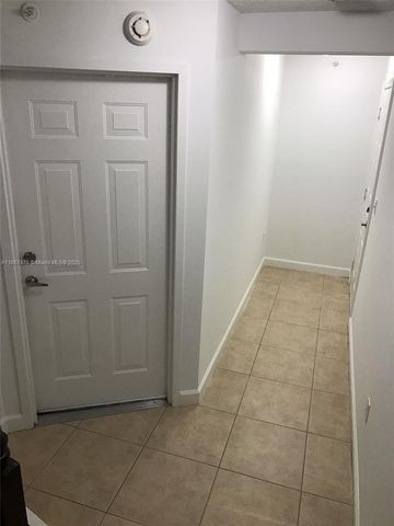 2821 NE 185th St 408, Aventura, FL 33180