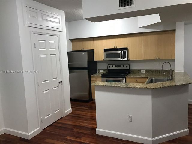 2821 NE 185th St 408, Aventura, FL 33180