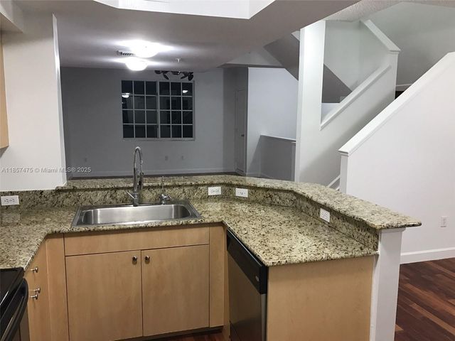 2821 NE 185th St 408, Aventura, FL 33180