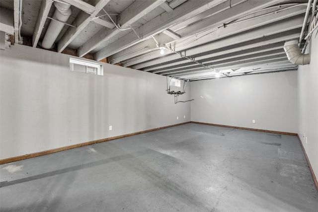 819 G Ave NW, Cedar Rapids, IA 52405