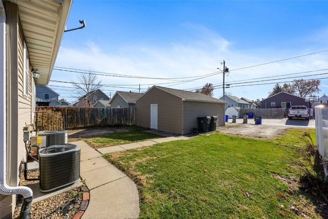 819 G Ave NW, Cedar Rapids, IA 52405