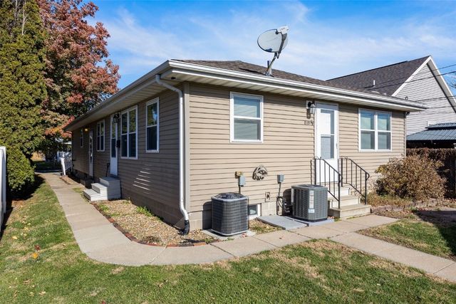 819 G Ave NW, Cedar Rapids, IA 52405