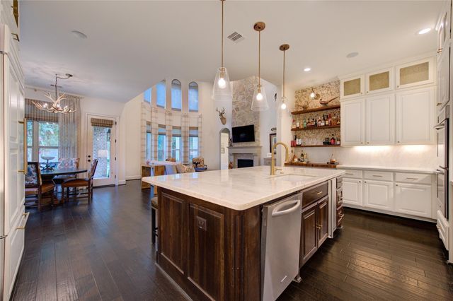204 Anderson Ranch Lane, Friendswood, TX 77546