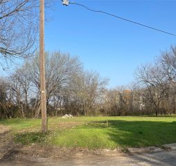 1103 Field Street, Gainesville, TX 76240