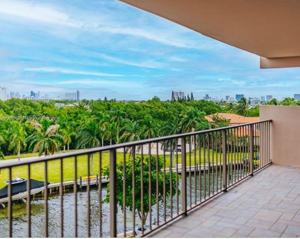 1800 NE 114th St 601, Miami, FL 33181