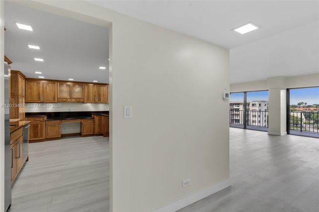 1800 NE 114th St 601, Miami, FL 33181
