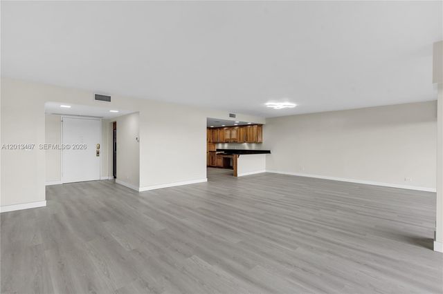 1800 NE 114th St 601, Miami, FL 33181